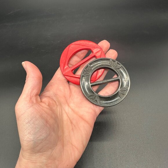 Vintage Scarf Slides Belt Buckles Red Plastic Black Bakelite Leaf Geometric - Picture 7 of 8